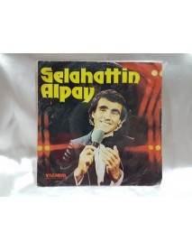 SELAHATTİN ALPAY malatya malatya & al yeşil giyinmiş SELAHATTİN ALPAY malatya malatya & al yeşil giyinmiş