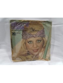 MÜŞERREF TEZCAN gözlerin & ağarmış saçların yeter bana MÜŞERREF TEZCAN gözlerin & ağarmış saçların yeter bana