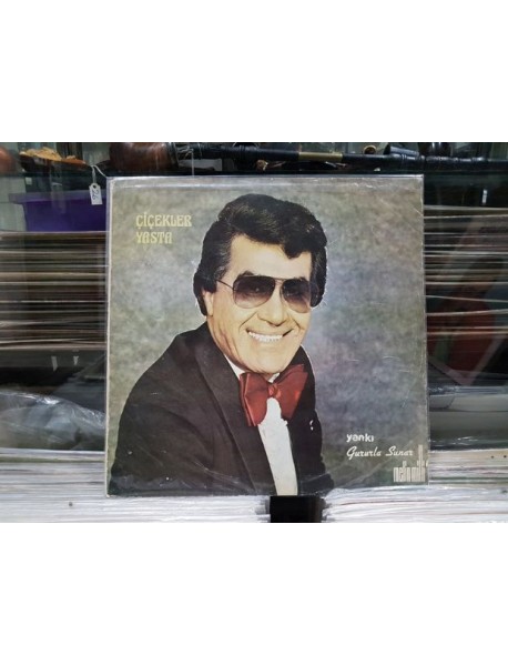 METİN MİLLİ ÇİÇEKLER YASTA